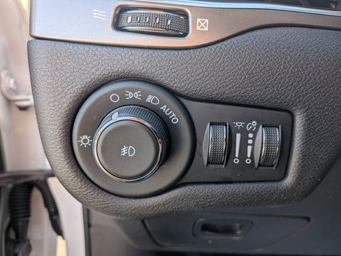 Used 2021 Jeep Cherokee Latitude Plus image 14