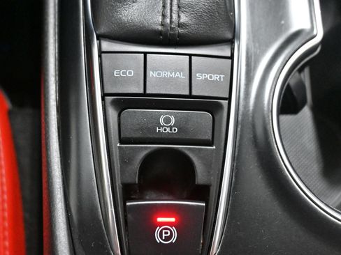 Used 2019 Toyota Camry XSE FWD image 18