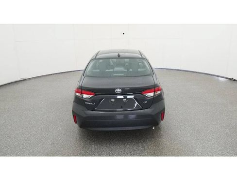 Used 2025 Toyota Corolla LE FWD image 9
