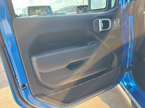 New 2025 Jeep Gladiator Mojave w/ Convenience Group image 13