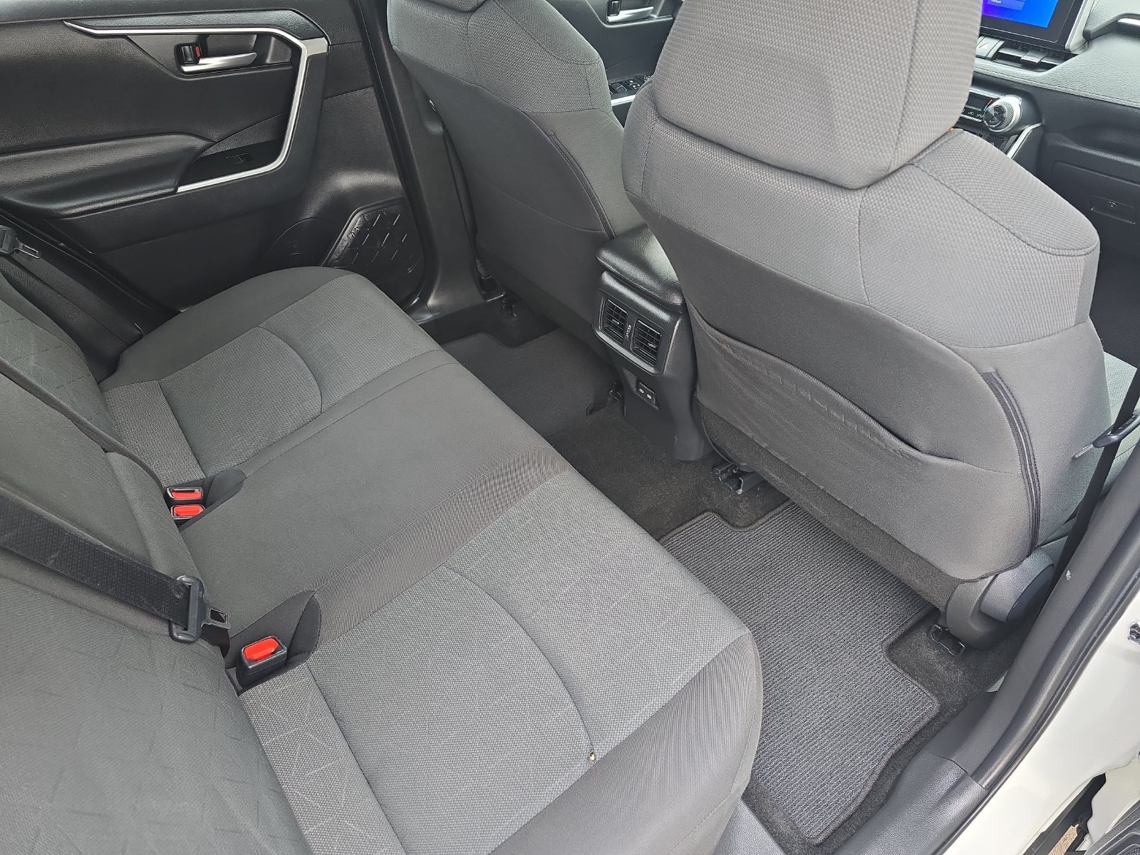 Used 2025 Toyota RAV4 XLE AWD/4WD image 13