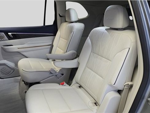 Used 2025 Buick Enclave Avenir image 15