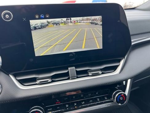 New 2026 Chevrolet Equinox LT w/ Convenience Package II image 16