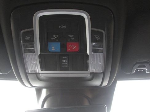 Used 2025 RAM 2500 Laramie AWD/4WD image 28