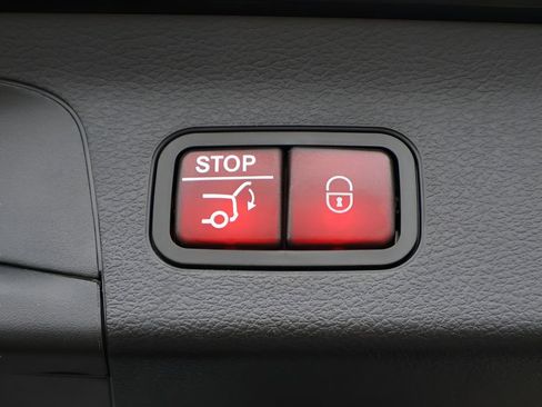 Used 2025 Mercedes-Benz GLS 450 4MATIC image 17