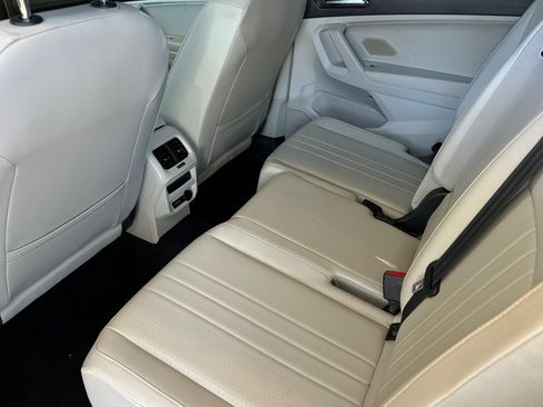 Used 2022 Volkswagen Tiguan SE FWD image 12