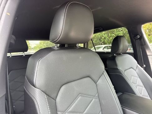 Used 2024 Volkswagen Atlas Cross Sport SE FWD image 24