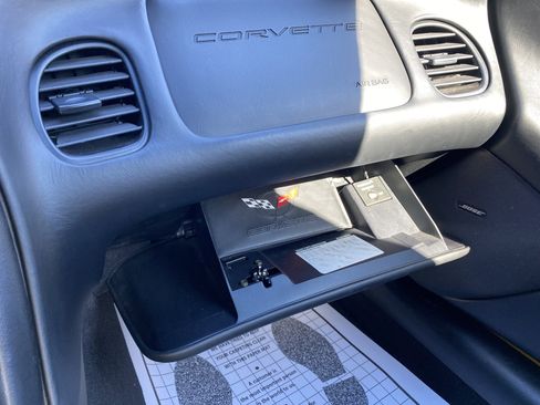 Used 2002 Chevrolet Corvette Coupe w/ Preferred Equipment Group2 image 26