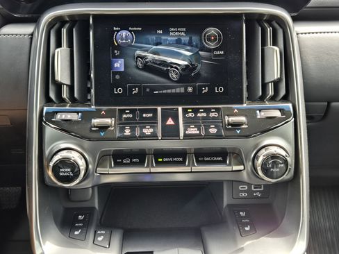 Used 2023 Lexus LX 600 4WD w/ Interior Upgrade Package image 27