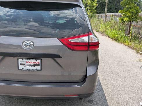 Used 2018 Toyota Sienna L FWD image 7