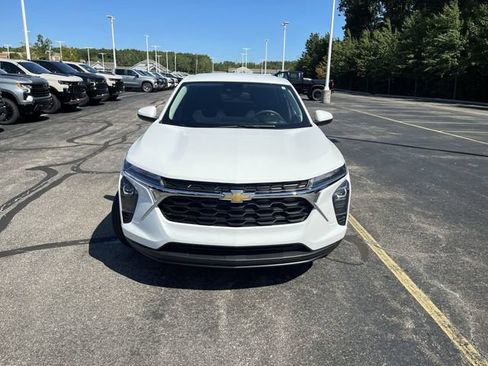 Used 2024 Chevrolet Trax LS w/ LS Convenience Package FWD image 27