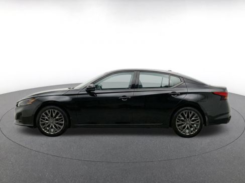 Used 2025 Nissan Altima 2.5 SV FWD image 4