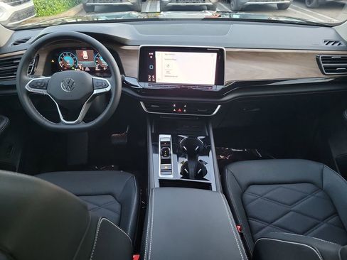 Used 2024 Volkswagen Atlas SE image 10