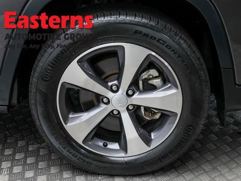 Used 2021 Jeep Cherokee Limited image 29