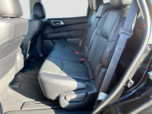 Used 2020 Nissan Pathfinder Platinum image 26