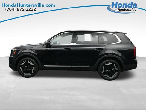 Used 2023 Kia Telluride S FWD image 5