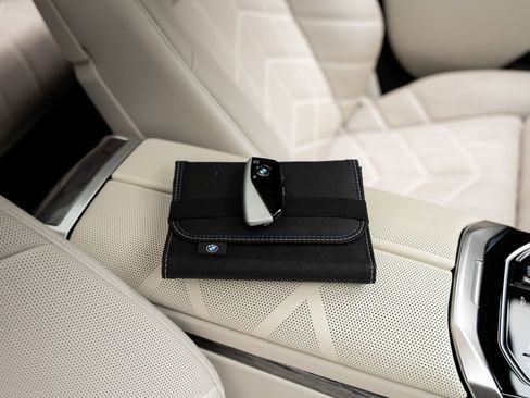 Used 2024 BMW i7 xDrive60 image 80