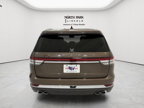 Used 2022 Lincoln Aviator Reserve w/ Class IV Trailer Tow Package RWD image 4