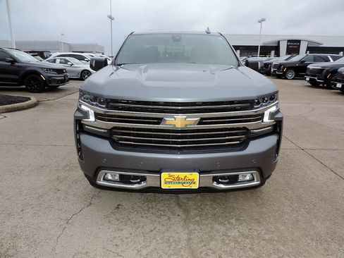 Used 2021 Chevrolet Silverado 1500 High Country w/ Safety Package II image 2