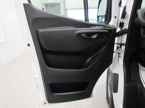 Used 2020 Mercedes-Benz Sprinter 2500 image 38
