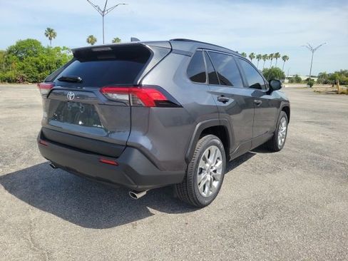 Used 2020 Toyota RAV4 XLE Premium FWD image 5
