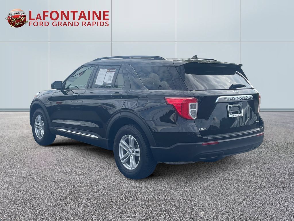 Used 2024 Ford Explorer XLT AWD/4WD image 5