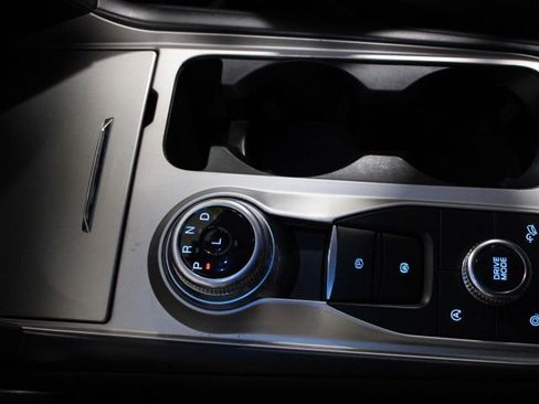 Used 2023 Ford Explorer XLT image 29