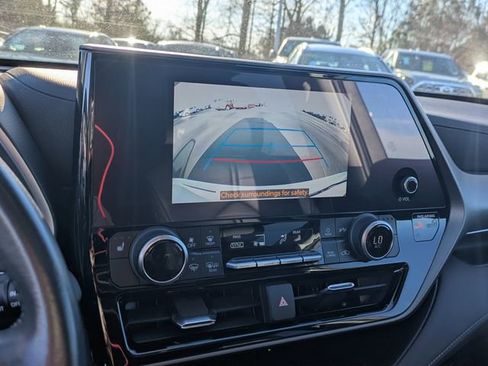 Used 2023 Toyota Highlander XLE image 24