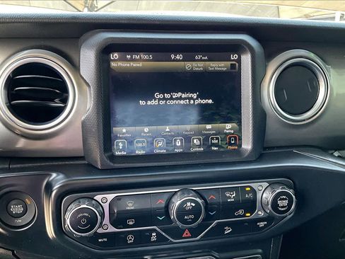 Used 2019 Jeep Wrangler Unlimited Sahara w/ Uconnect 4C Nav & Sound Group image 29