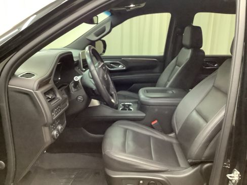 Used 2022 Chevrolet Suburban Z71 w/ Luxury Package AWD/4WD image 14