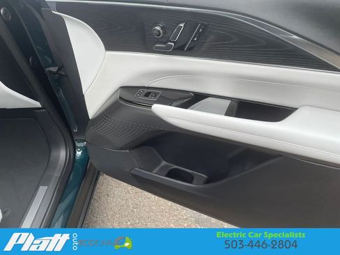 Used 2024 Cadillac Lyriq Luxury AWD/4WD image 46