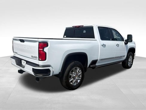 Used 2026 Chevrolet Silverado 2500 High Country w/ High Country Premium Package AWD/4WD image 5