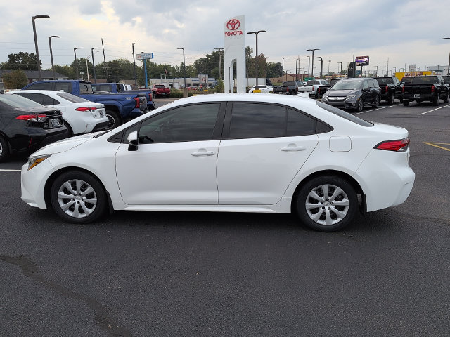 Certified 2025 Toyota Corolla LE FWD image 4