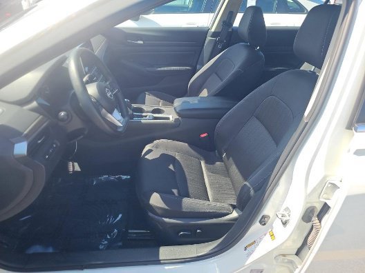 Used 2025 Nissan Altima 2.5 SV FWD image 3