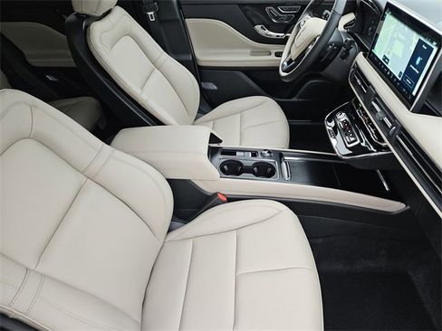 New 2026 Lincoln Corsair Premiere image 13