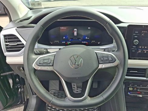Used 2025 Volkswagen Taos SE w/ Panoramic Sunroof Package AWD/4WD image 19