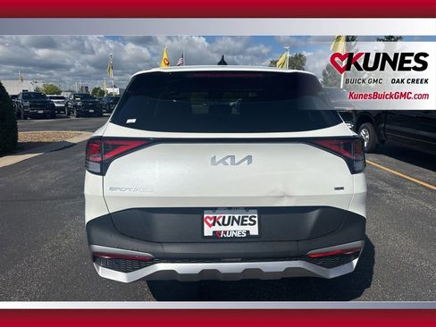Used 2024 Kia Sportage LX image 9