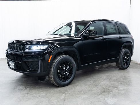 New 2026 Jeep Grand Cherokee 4WD image 3