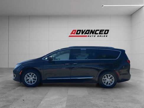 Used 2020 Chrysler Pacifica Touring-L FWD image 7