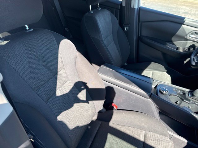 Used 2025 Nissan Rogue SV AWD/4WD image 16