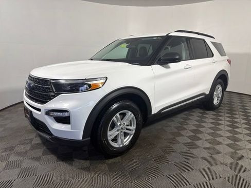 Used 2024 Ford Explorer XLT w/ Equipment Group 202A AWD/4WD image 4