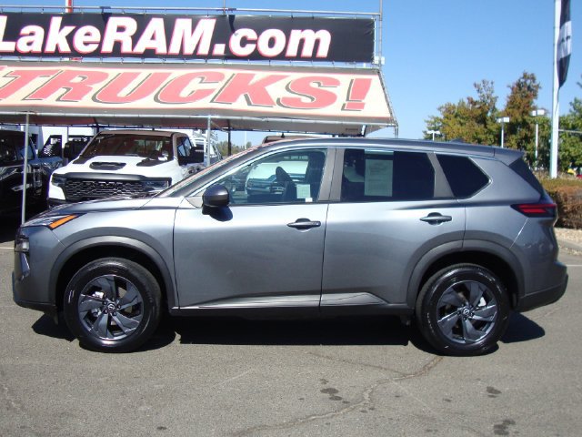 Used 2026 Nissan Rogue SV FWD image 8