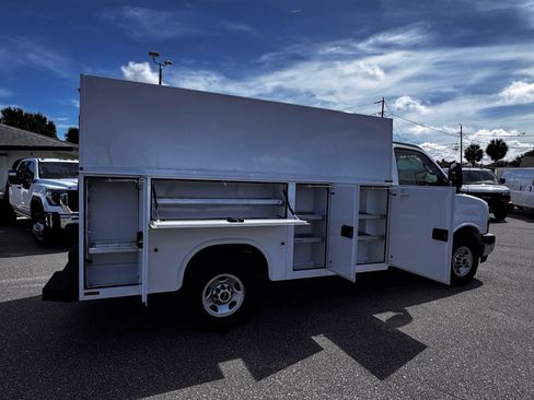 New 2025 GMC Savana 3500 w/ Power Convenience Package RWD image 8