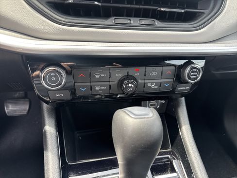 Used 2025 Jeep Compass Limited AWD/4WD image 25