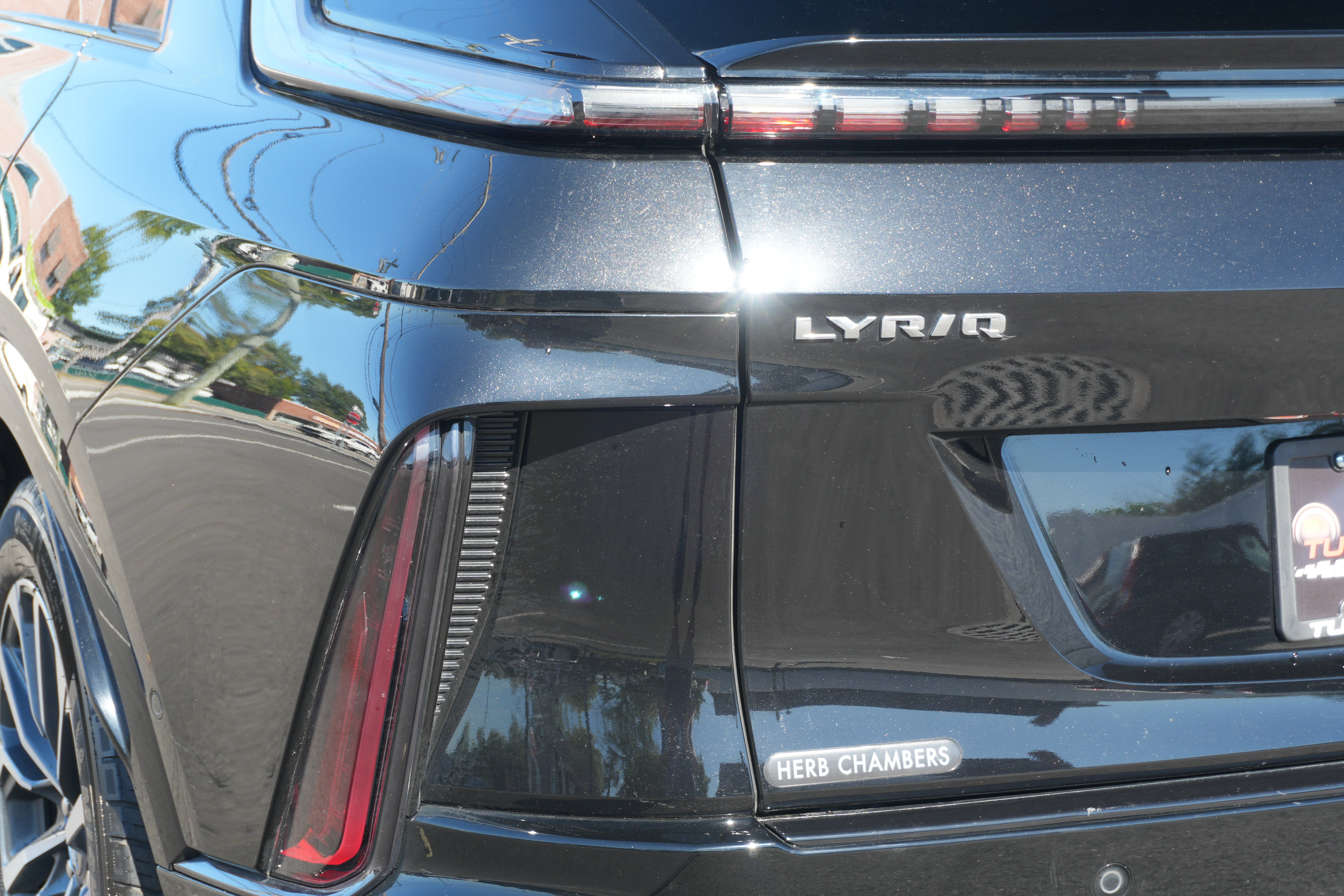 Used 2024 Cadillac Lyriq Sport AWD/4WD image 17