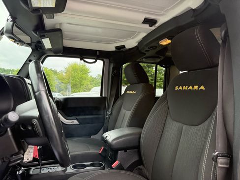 Used 2014 Jeep Wrangler Unlimited Sahara w/ Max Tow Package AWD/4WD image 19