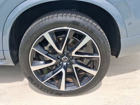 Used 2023 Volvo XC90 B5 Plus w/ Protection Package Premier AWD/4WD image 4