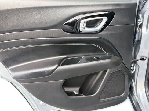 Used 2022 Jeep Compass Altitude FWD image 27