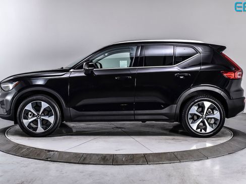 Used 2025 Volvo XC40 B5 Core w/ Protection Package Premier AWD/4WD image 3