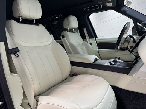 Used 2023 Land Rover Range Rover Long Wheelbase SE image 32